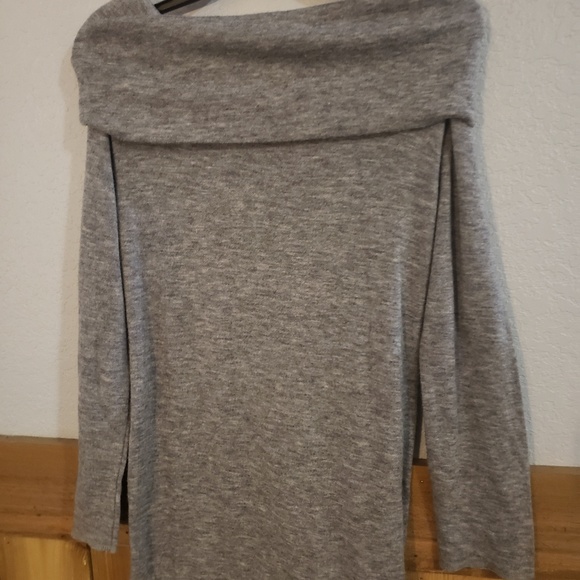 Warm Off shoulder grey sweater - Picture 2 of 2